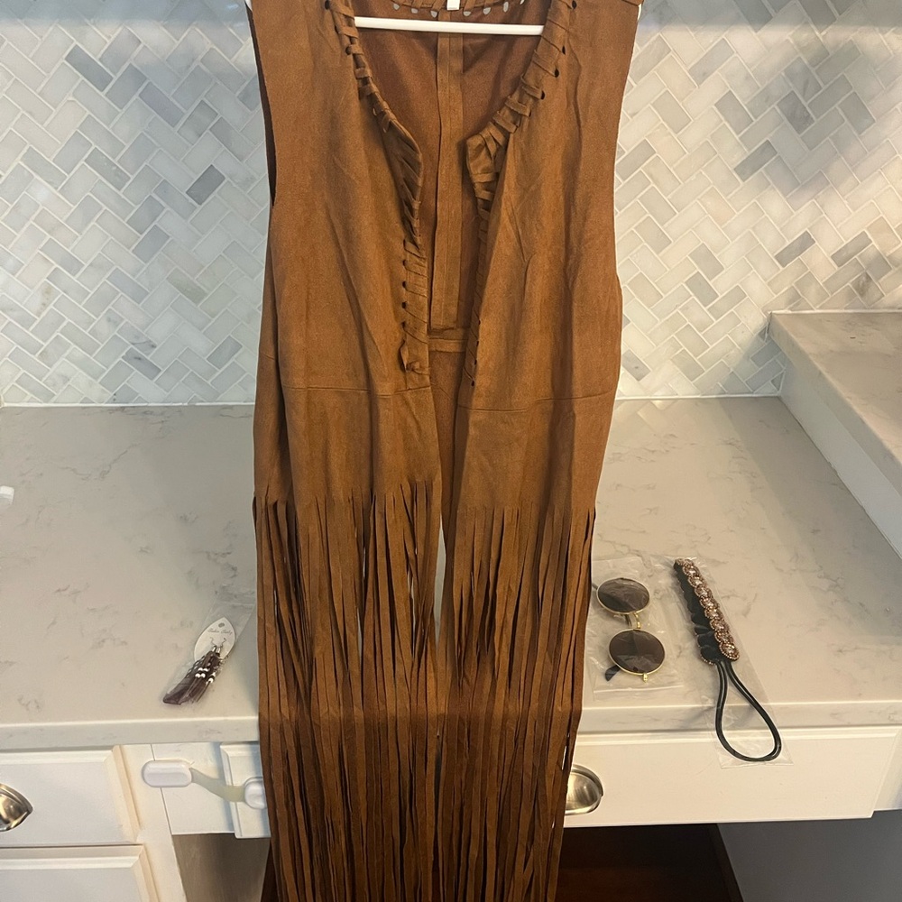 Women’s Hippie 70’s Fringe Vest and Accessories